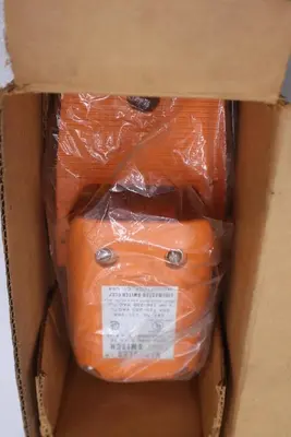 LINEMASTER 531-SWN SWITCH FOOT SPDT OFF-(ON) - STOCK 5525CC
