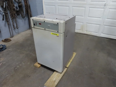 VWR 3015 Water Jacketed Incubator / Oven