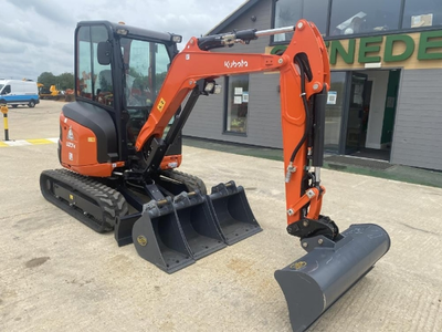 USED 2022 Kubota U27-4