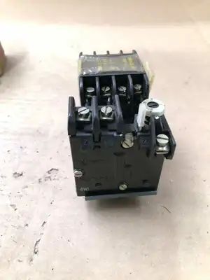 FUJI Electric SRC 3931-0 AC Magnetic Contactor Switch -NIB