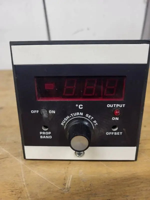 Digital Temperature Controller Panel Mount with Display and Adjustment Knob