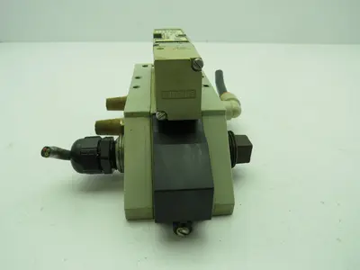 Numatics 061BA400M Solenoid Valve w/ Manifold Base