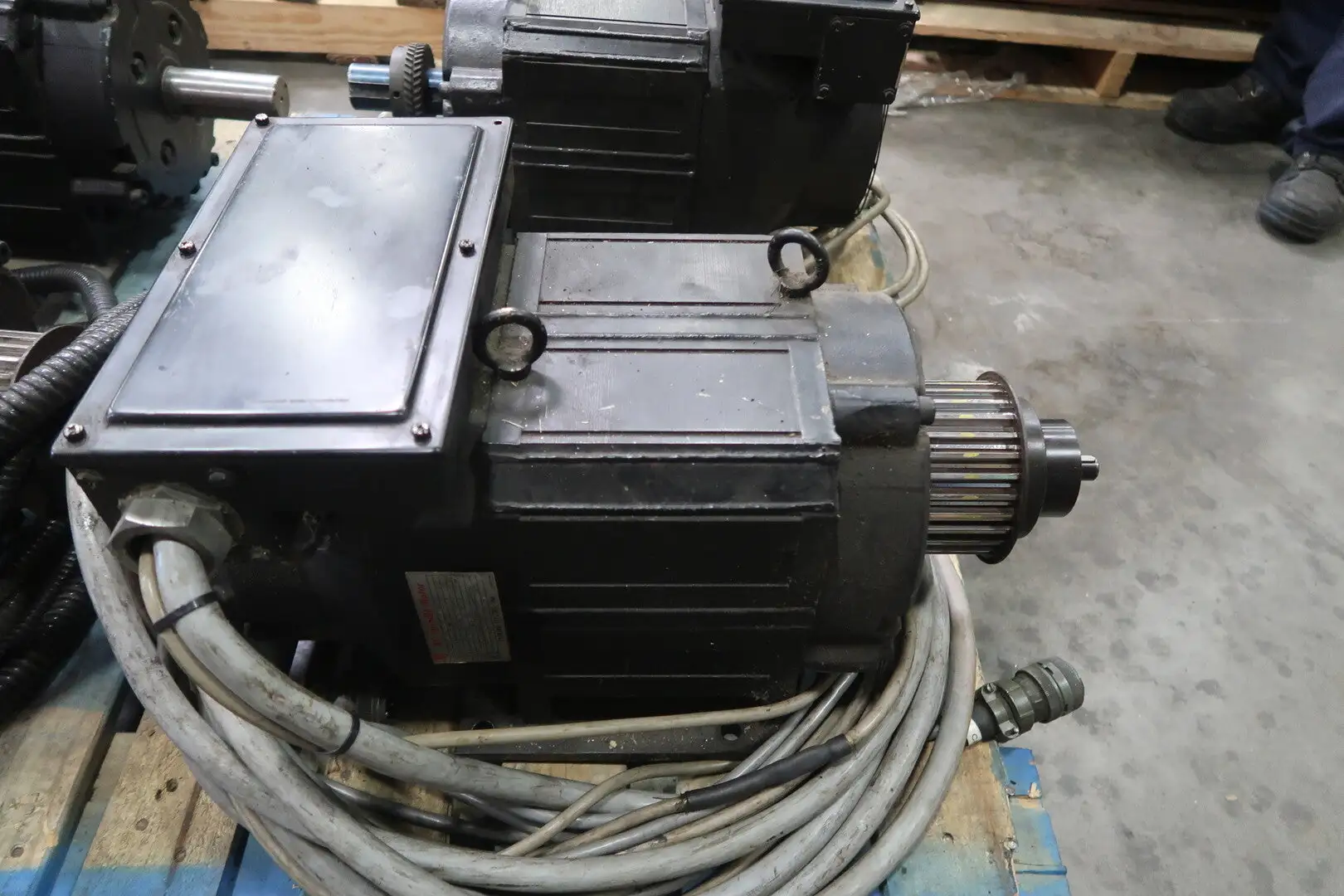 5.5/.3.7 kW, 200 volts, 500/6000 rpm Spindle Motor UAASKB-06CA3