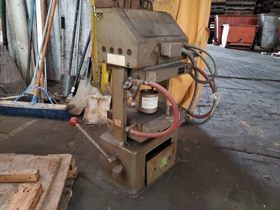 PHI 12.5" x 9.5" Hydraulic Press
