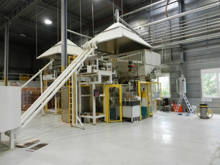 Used LAUFER URA 500 TON FOR COMPOSITE MAT. Fluid Forming Presses BE | Apt International N.V #362391