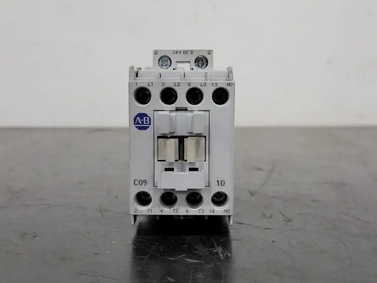 Used ALLEN-BRADLEY 104-C09DJ22 Switchgears British Columbia CA | Lenmark #243102