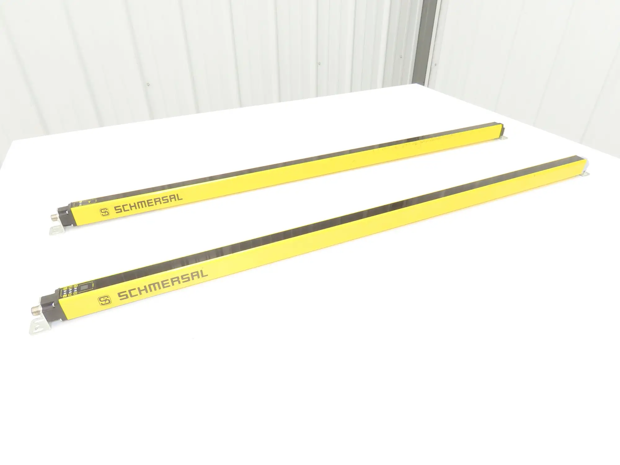 Schmersal SLC440-ER-0890-14-01 Safety Light Curtain Transmitter & Receiver Set