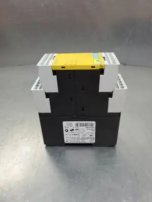 USED Siemens SIRIUS 3TK2825-2BB40 SAFETY RELAY