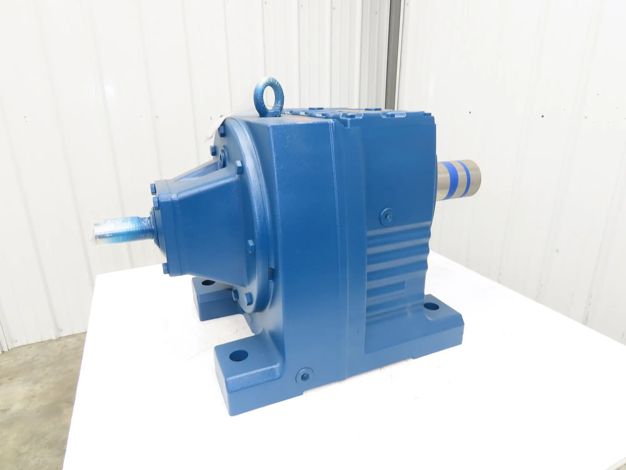 Sew Eurodrive R147 AD6 Inline Helical Gearbox 46.65 Reducer 38 RPM 115100 In-Lb