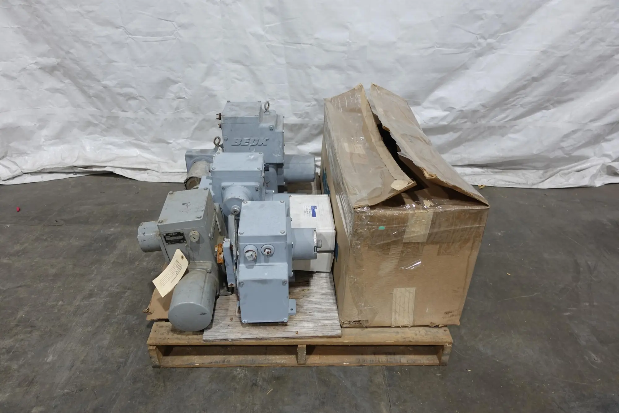 PALLET OF ASSORTED BECK PARTS AND ACCESSORIES