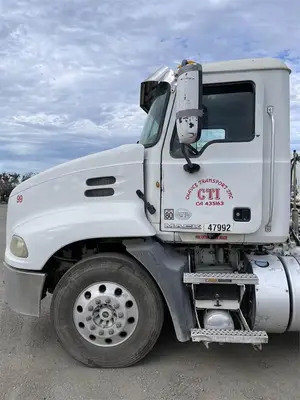 USED 2011 MACK PINNACLE CXU612