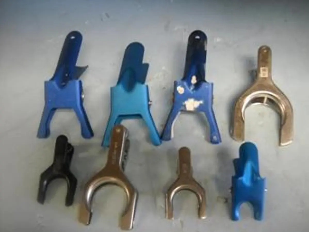 QTY. 4. METAL CLAMPS MILLIPOR C XX1004703 2NO35 IN...