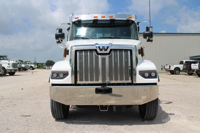 New | in-Stock 2027 WESTERN STAR 47X Hooklifts & Roll-Offs Texas US | Roll Off Truck World #1492010