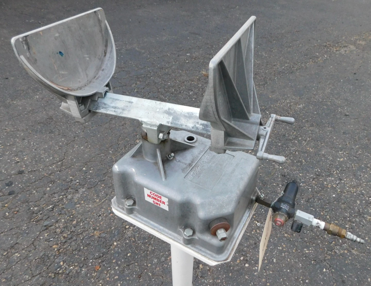 USED DEDOES CYCLONE 1 GALLON MIXER