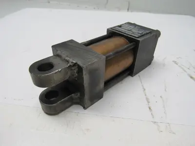 Used UNIVERSAL _UNKNOWN_ Pneumatic Cylinders | Arrow Industrial #633526