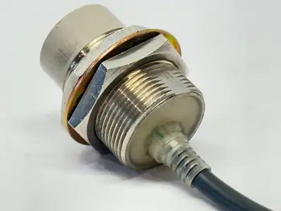 E2E-X18ME1 | Omron  Proximity Sensor 12-24VDC 2348 - Used
