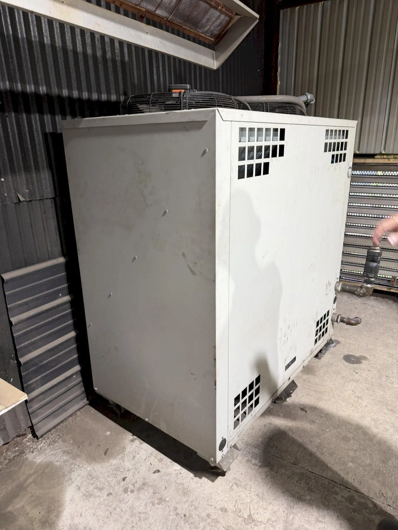 10 HP FLUID CHILLERPT1000-CBP-FF-YSTR CHILLER UNIT(NEW IN 2021). STOCK # 0549126