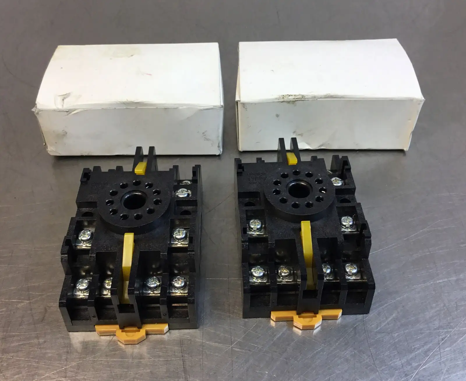 OMRON 11PFA Electromechanical Relay Socket 11Pins 4H