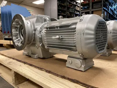New | in-Stock SEW EURODRIVE SAF77-DRN100LM4 Gearmotors | Surplus Asset Holdings #1227235
