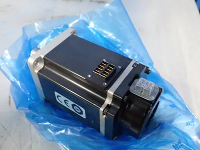 NEW OMRON R88M1M40030TS2