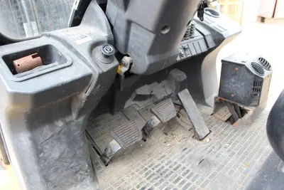 CAT P8000 Forklift Trucks | Levy Recovery Group (12)