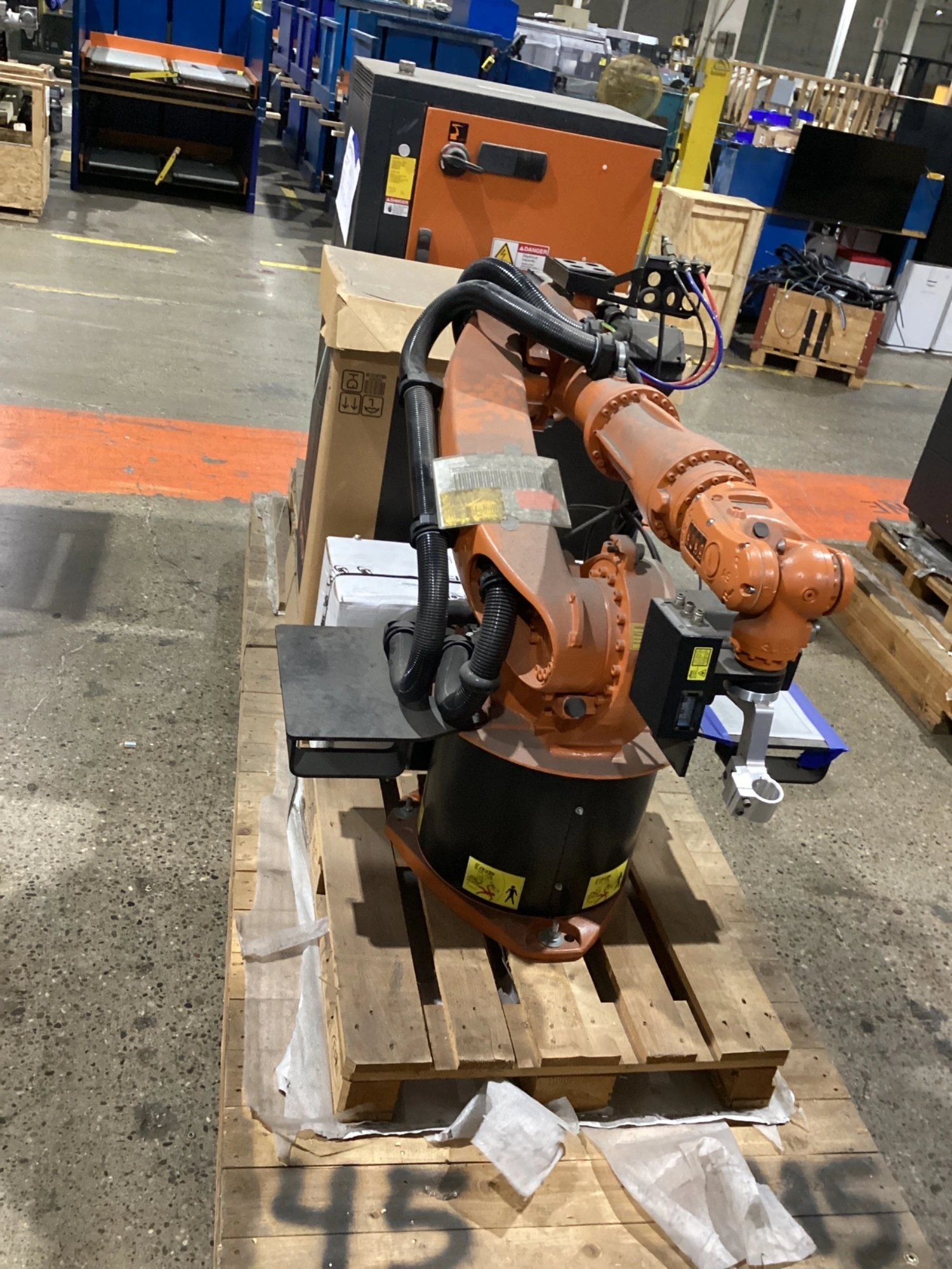 NEW 2015 KUKA KR16 L6-2 + KR C4 NA