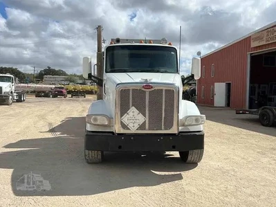 Used 2015 PETERBILT 567 Tractors & Trailers Texas US | Roll Off Truck World #1486373