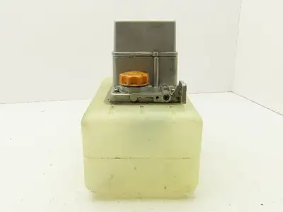 Showa LCB4 8210 Lubrication Oil Pump Machine Oiler 6L Tank 0.1 L/Min 200V