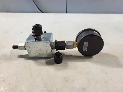 0-3700 PSI Gauge with Metering Block