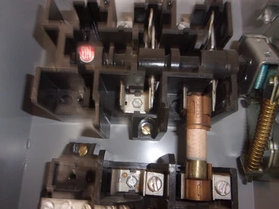 USED GE DISCONNECT SAFETY SWITCH