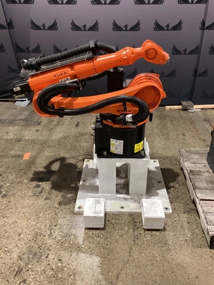 KUKA KR 20 R1810‑2/SEL CYBERTECH‑2 Robot w/ KR C4 Controller USED