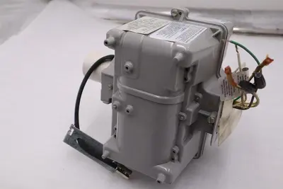 NEW OPEN BOX HUBBELL BL-A4008WH-QSS STOCK 5273