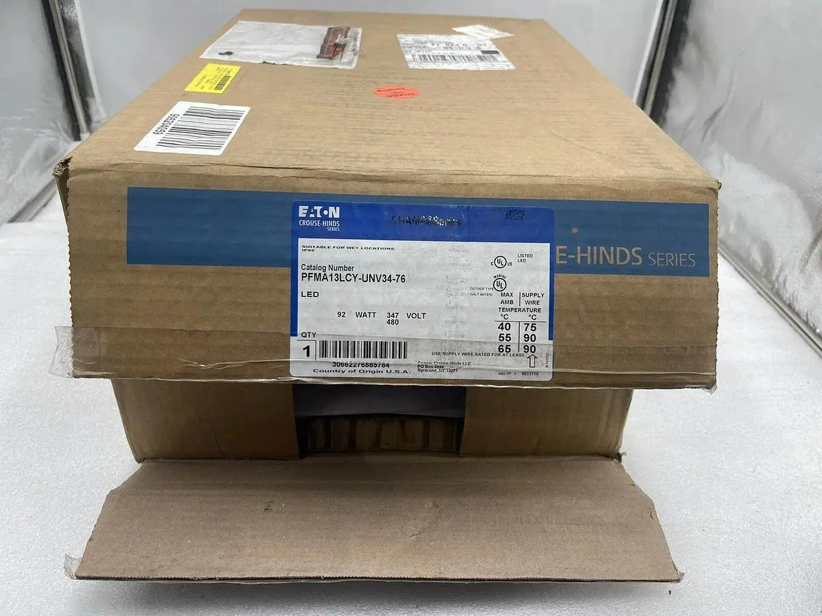 Eaton Crouse-Hinds series Champ Pro LED floodlight PFMA13LCY-UNV34-76 STK 3422
