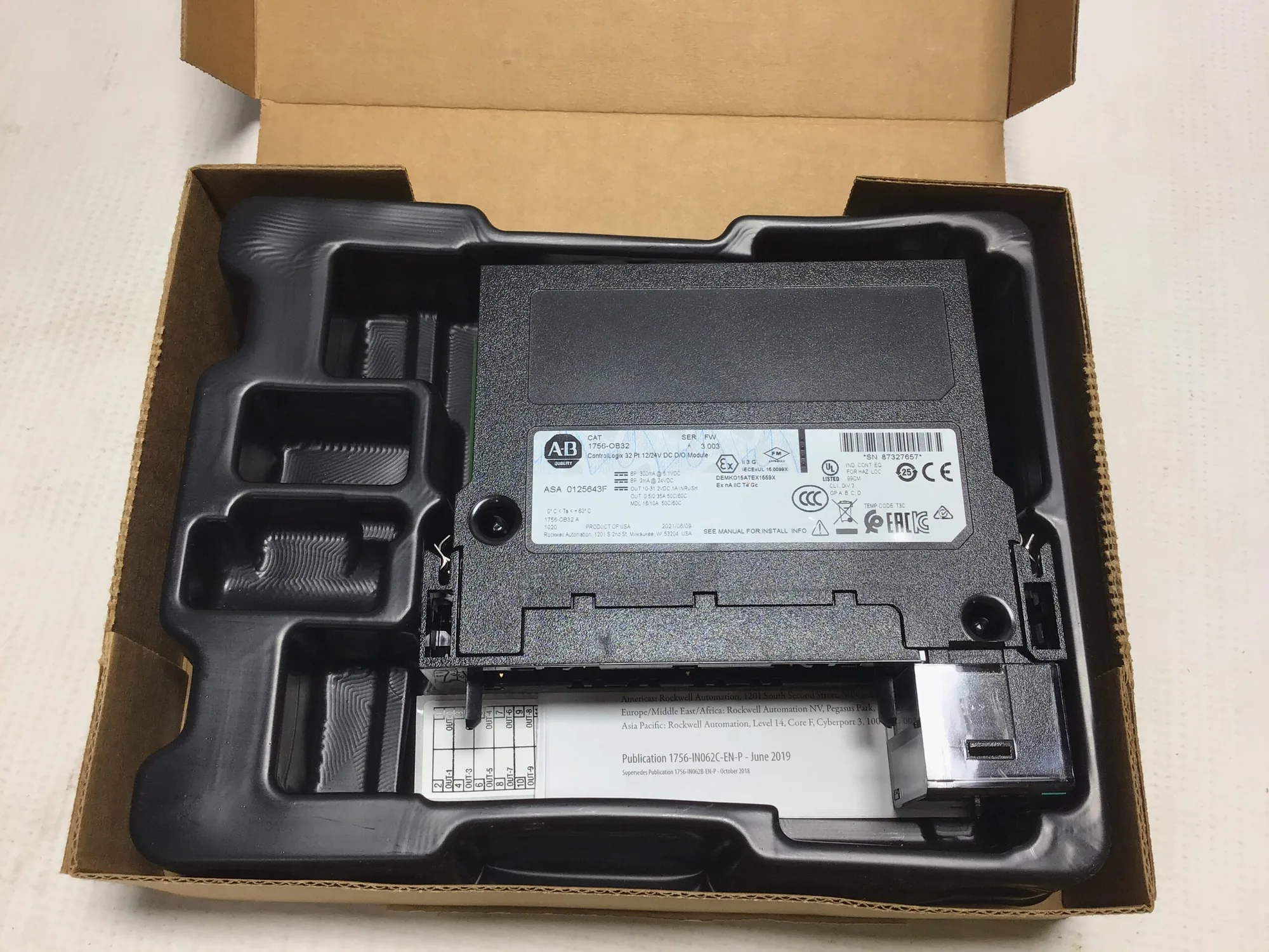 Allen-Bradley 1756-OB32 ControlLogix 32 Pt 12/24VDC D/O Module Ser A 16/10A 50/60C