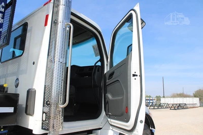 New | in-Stock 2027 PETERBILT 548 Rolloff Trucks Texas US | Roll Off Truck World #1492015