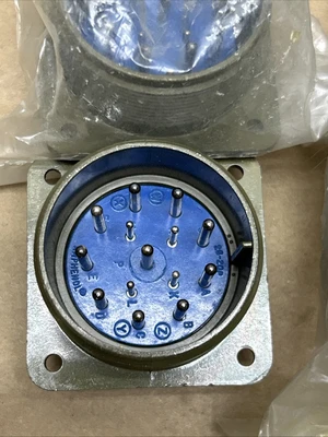 NEW Amphenol 28