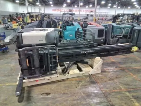 Used 2020 CROWN RMD6095S-32 Reach Trucks Ohio US | Russell Equipment #746292