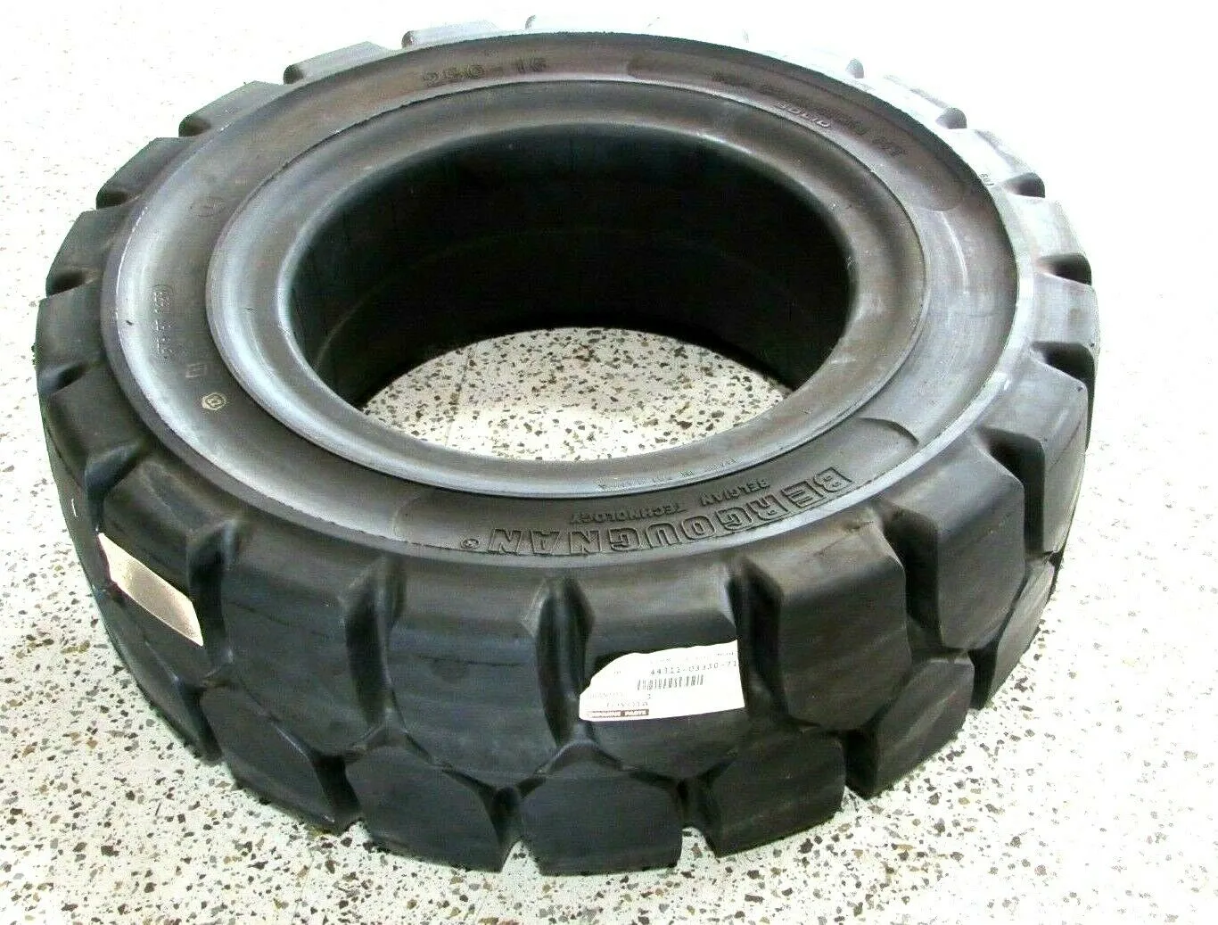 NEW TOYOTA 44311-U3330-71 SOLID FORKLIFT TIRE BERGOUGNAN 250-15 44311U333071