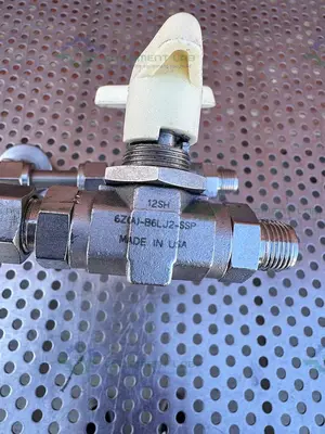 USED VACUUBRAND DVR 2 VACUUM GAGE AND CONTROLLER W/ PARKER VALVES