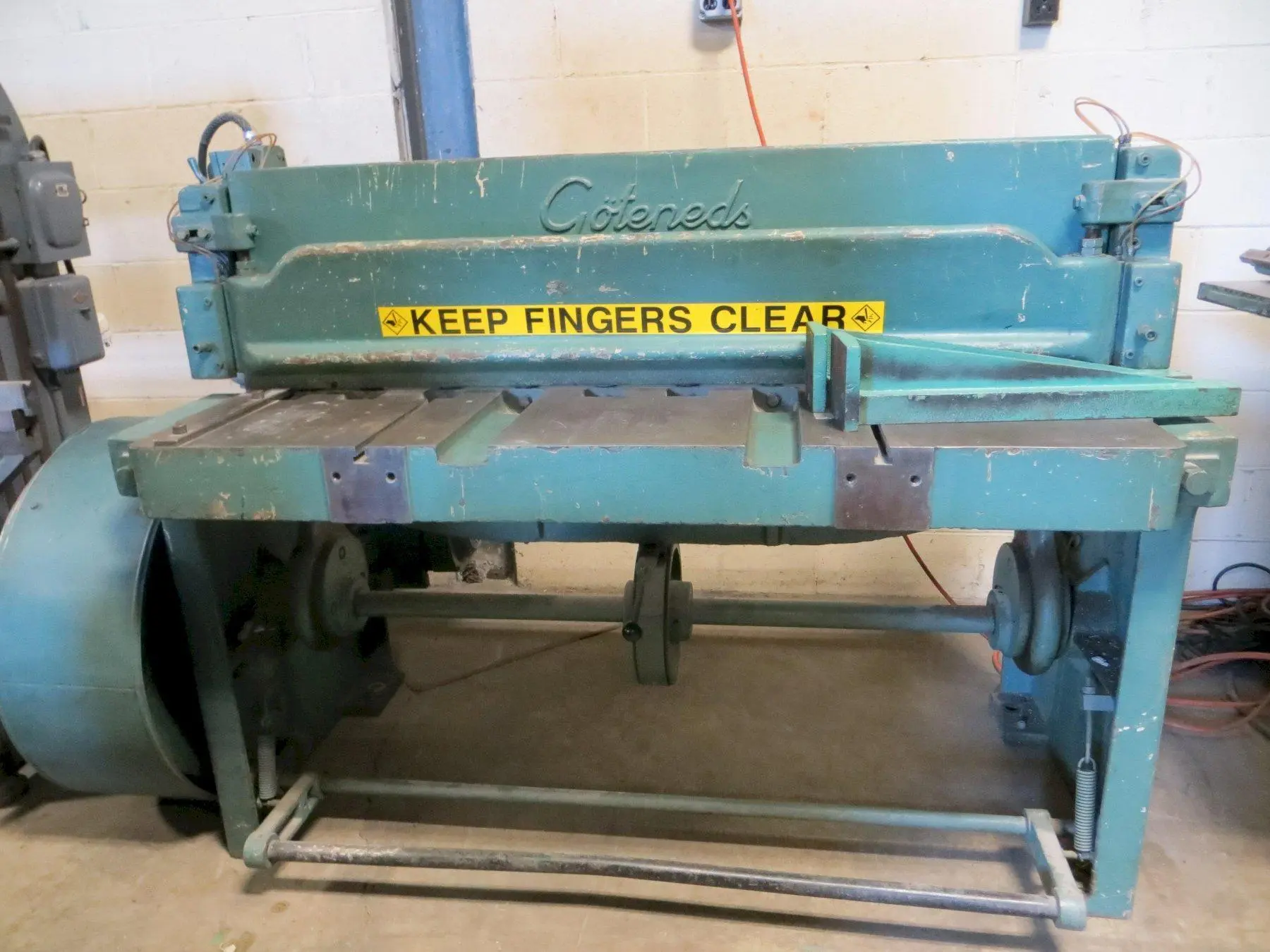 12 Ga. x 4 ft Goteneds Mechanical Power Shear