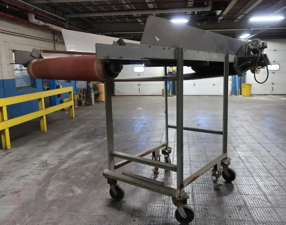 SPC8067  Conveyor belt conveyor CS, 29.5"w x 136" l x 60" h
