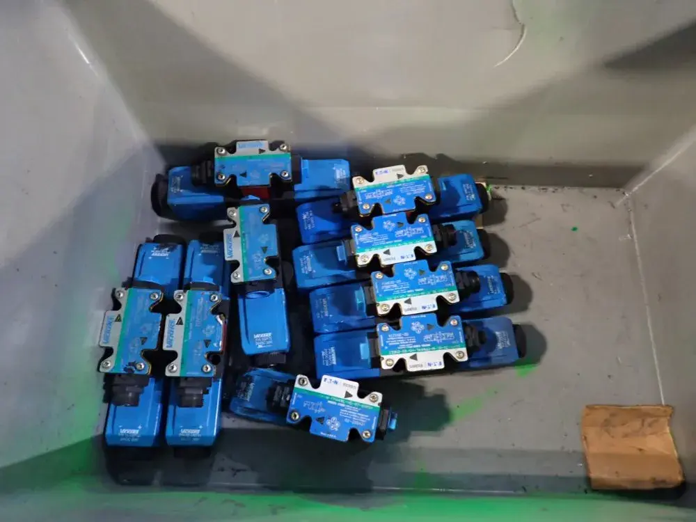 Eaton, Vickers  Hydraulic Control Valve