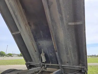 USED 2012 PETERBILT 386