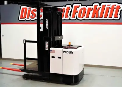 USED 2005 CROWN SP3420-30