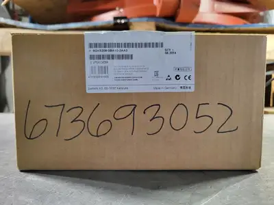NEW SIEMENS 6GK5208-0BA10-2AA3
