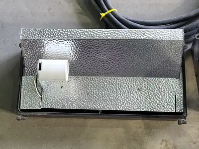 USED LITHONIA LIGHTING TWR2-250M-120-347-LPI-CSA