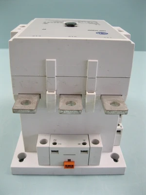 USED Allen-Bradley 100-D300