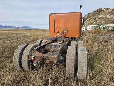 USED 1986 FREIGHTLINER FLC