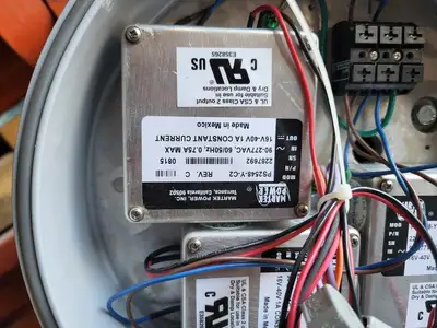 NEW CROUSE-HINDS VMV7L/UNV1