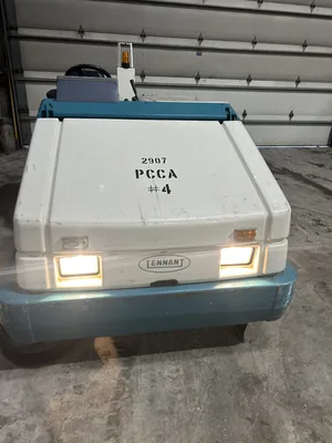 Tennant 355 LP / Propane Ride-On Floor Sweeper 2810 Hrs.